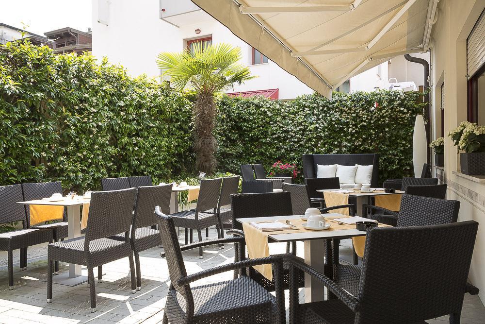 Hotel Imperia Lido di Jesolo Bagian luar foto